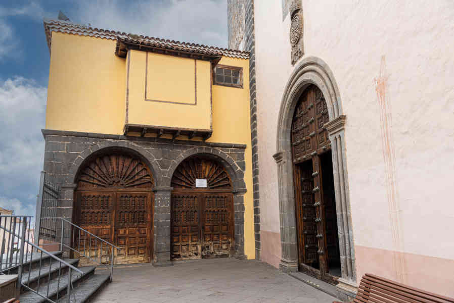 Tenerife 156 - La Orotava - antiguo convento de Santo Domingo de Guzman e iglesia de Santo Domingo.jpg